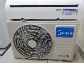 Máy lạnh Midea Inverter 1 HP MSAFA-10CRDN8