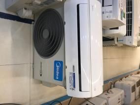 Máy lạnh Midea Inverter 1 HP MSAFA-10CRDN8