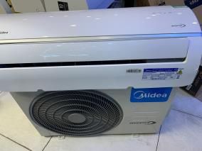 Điều hòa Midea Inverter 9000 BTU MSAFA-10CRDN8