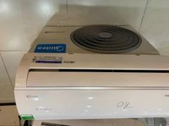  Máy lạnh Midea Inverter 1 HP MSAFA-10CRDN8 
