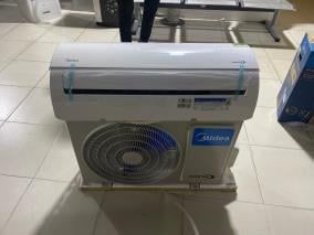 Máy lạnh Midea Inverter 1 HP MSAFA-10CRDN8
