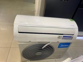 Điều hòa Midea Inverter 9000 BTU MSAFA-10CRDN8