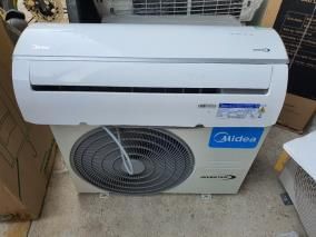 Điều hòa Midea Inverter 9000 BTU MSAFA-10CRDN8