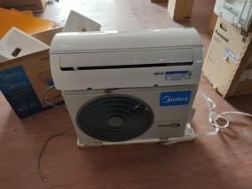 Máy lạnh Midea Inverter 1 HP MSAFA-10CRDN8