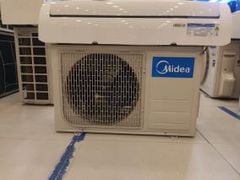  Điều hòa Midea Inverter 9000 BTU MSAFA-10CRDN8 