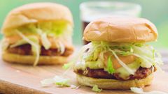  Cách làm bánh hamburger thịt heo thơm ngon, hấp dẫn đơn giản tại nhà 