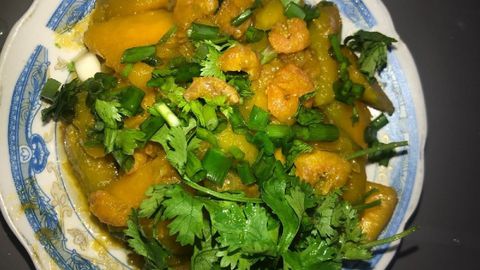 Cách làm bí đỏ xào tôm khô thanh đạm, bắt vị đơn giản ngay tại nhà