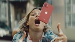  Khả năng chịu lực của kính Ceramic Shield trên iPhone 12 được Apple chia sẻ trong đoạn clip quảng cáo vui nhộn 
