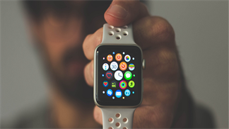 Apple vừa tung ra bản cập nhật watchOS 7.0.2, giải quyết đáng kể tình trạng hao pin cho người dùng Apple Watch