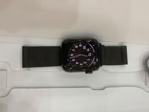 Apple Watch S6 GPS + Cellular, 40mm Graphite Stainless Steel Case with Graphite Milanese Loop (M06Y3VN/A)