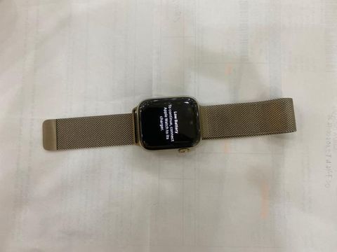 Apple Watch S6 GPS + Cellular, 44mm Gold Stainless Steel Case with Gold Milanese Loop (M09G3VN/A)
