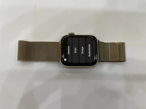 Apple Watch S6 GPS + Cellular, 44mm Gold Stainless Steel Case with Gold Milanese Loop (M09G3VN/A)