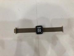  Apple Watch S6 GPS + Cellular, 44mm Gold Stainless Steel Case with Gold Milanese Loop (M09G3VN/A) 