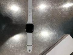  Apple Watch SE GPS + Cellular, 44mm Silver Aluminium Case with White Sport Band - Regular (MYEV2VN/A) 