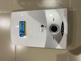 Máy nước nóng trực tiếp Ariston 4500W SM45E-VN