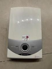  Máy nước nóng trực tiếp Ariston 4500W SM45E-VN 
