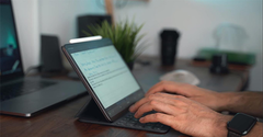  Khoảng cách từ mắt đến màn hình máy tính, laptop bao nhiêu là an toàn? 