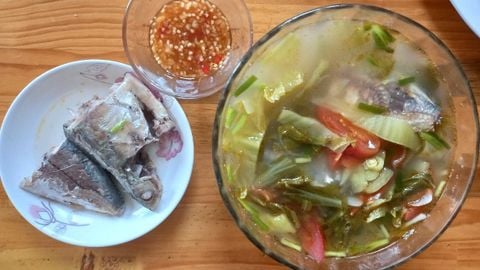2 Cách nấu canh cá bạc má dưa chua thanh mát, đơn giản cho gia đình