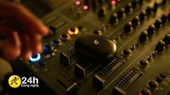  Beats Studio Buds xuất hiện trong video âm nhạc Late At Night mới của Roddy Ricch, hé lộ một số chi tiết về thiết kế 