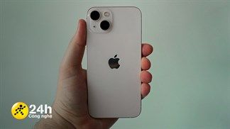 Trên tay iPhone 13: Ngoại hình thay đổi một chút, camera đặt chéo, tai thỏ nhỏ hơn và quan trọng nhất là thời lượng pin tăng