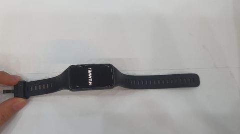 Vòng đeo tay Huawei band 6 FRA- B19 Đen (mã sp: #34689036)