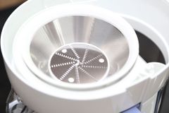  Máy ép trái cây Philips HR1811 