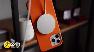 Nhờ có sạc nam châm MagSafe, một người đàn ông đã cứu thành công chiếc iPhone 12 rơi xuống con kênh đầy bùn