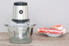  Máy xay thịt đa năng Mishio MK-135 