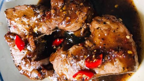 Cách kho cá ngừ kho tiêu ngon hết sẩy, thơm lừng cực đưa cơm