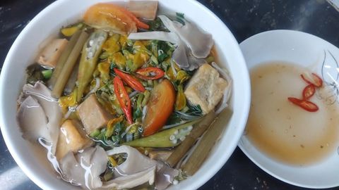 Cách nấu canh chua bông điên điển chay thơm ngon thanh mát cho bữa cơm nhà