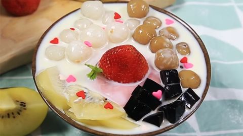 Cách làm chè dâu tây chua ngọt, mát lạnh giải nhiệt cực đã