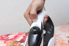  Bàn ủi hơi nước Pensonic PSI-1006 