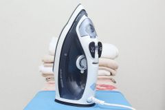  Bàn ủi hơi nước Philips GC2988 