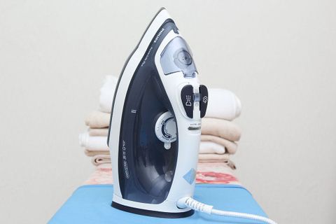 Bàn ủi hơi nước Philips GC2988