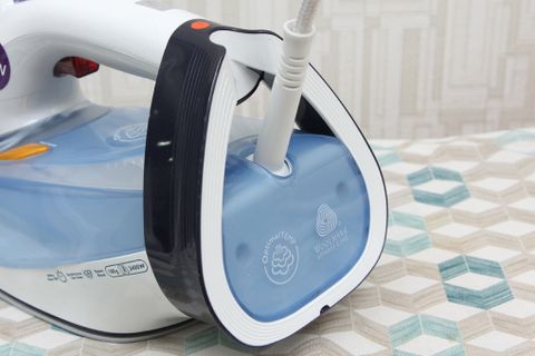 Bàn ủi hơi nước Philips GC4910