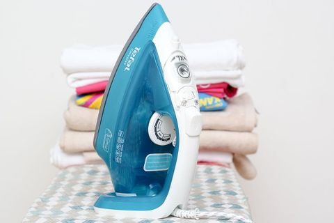 Bàn ủi hơi nước Tefal FV3925