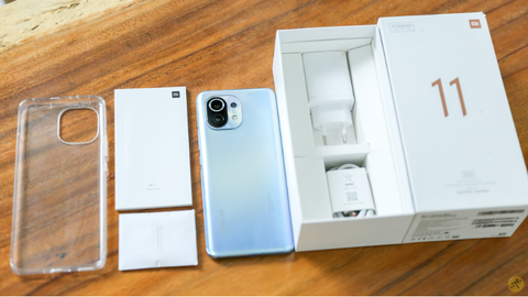 Đập hộp và trên tay Xiaomi Mi 11 5G Horizon Blue tại Việt Nam: Sắc xanh tuyệt đẹp cùng một hiệu năng khủng