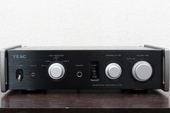 Bộ Khuếch Đại Tai Nghe Teac Ha-501 