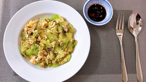 Cách làm bầu xào trứng béo thơm đơn giản ngon miệng cho gia đình