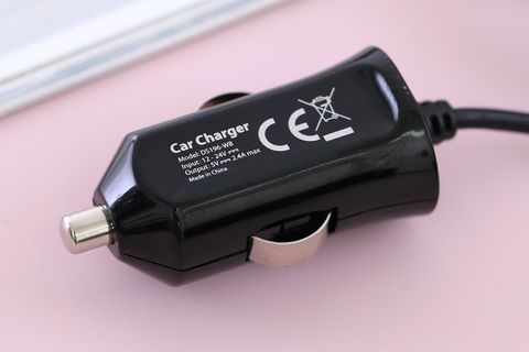 Sạc xe hơi Type C 2.4A 1m Xmobile DS196-WB Đen