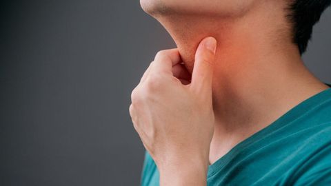 Bị viêm, đau họng nên uống gì nhanh khỏi? 9 cách giảm đau họng tại nhà