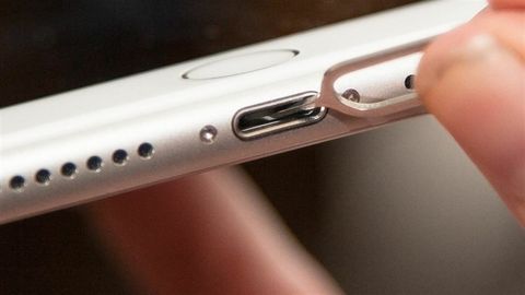 Cách Vệ Sinh Cổng Sạc Iphone An Toàn Ngay Tại Nhà, Bạn Đã Biết Chưa