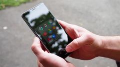  Sử Dụng Điện Thoại Bị Nóng Máy? Đây Là 5 Giải Pháp Để Bạn Hạn Chế Tình Trạng Này 