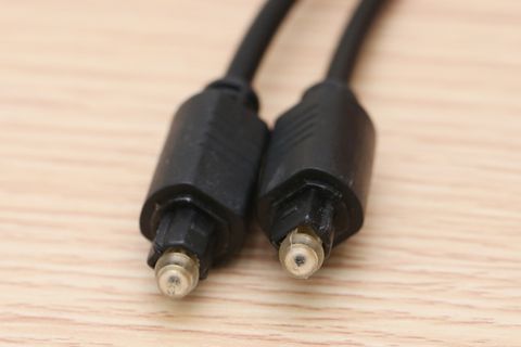 Cáp Optical PVC 1.8m Vcom CV905 Đen