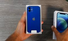  Trên tay mẫu iPhone 12 bản màu xanh: Tổng thể không hề tệ, màu sắc không hề kém sang nha 