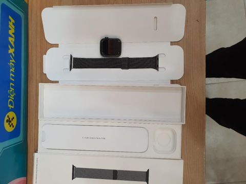 Apple Watch Series 7 GPS + Cellular, 45mm Graphite Stainless Steel Case with Graphite Milanese Loop (MKL33VN/A)