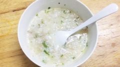  2 cách nấu cháo thịt bằm khoai tây cho bé yêu ăn dặm đơn giản dinh dưỡng 