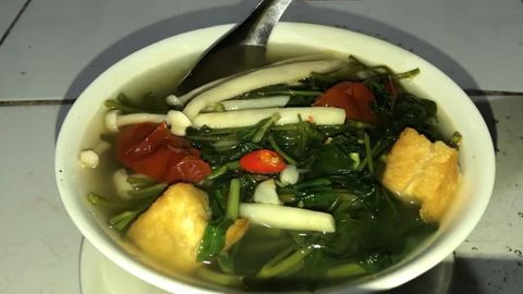Cách làm canh chua rau muống chay thanh đạm mà vẫn ngon cơm