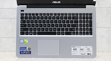 Laptop vỏ nhựa và chiếu nghỉ tay bằng kim loại là gì?