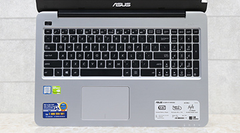  Laptop vỏ nhựa và chiếu nghỉ tay bằng kim loại là gì? 